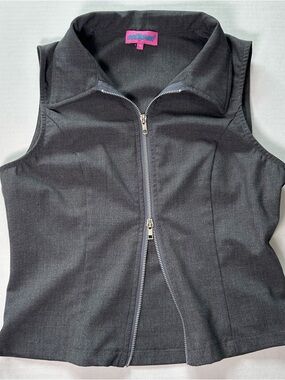 Edikted Allie Collared Zip Up Top Versatile Vest Style Minimalist Streetwear